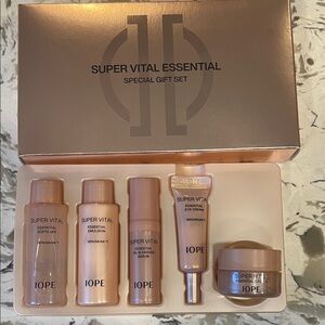 IOPE Super Vital Essential Gift Set